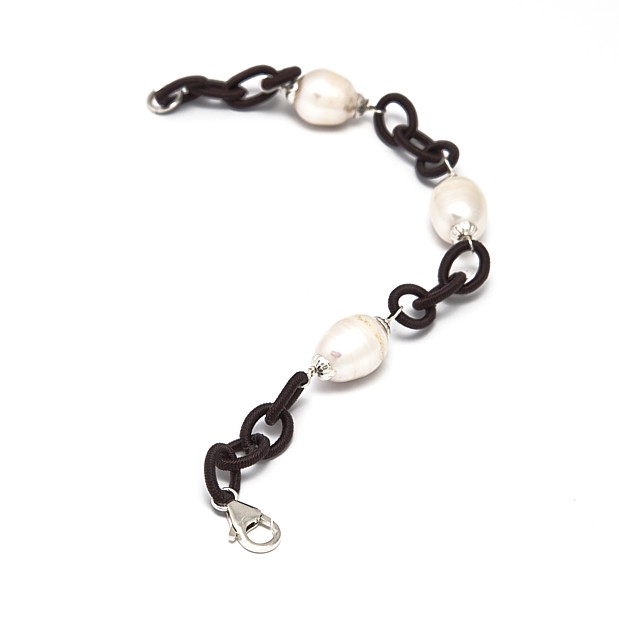 FRESH WATER PEARLS AND TEXTILE CHAIN BRACELET